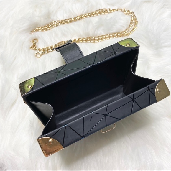 MATTE BLACK GEOMETRIC BOX PURSE - Picture 6 of 7
